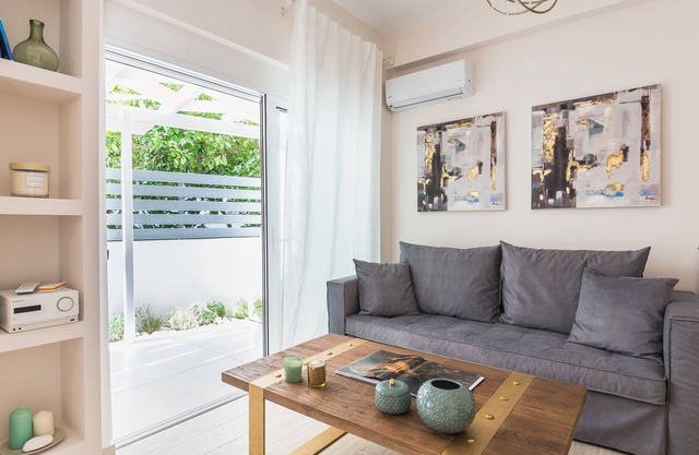 BeAthenian–Stylish apt with private terrace