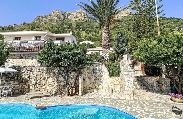 Beautiful apartment for 7 people with pool, WIFI, A/C, TV and balcony