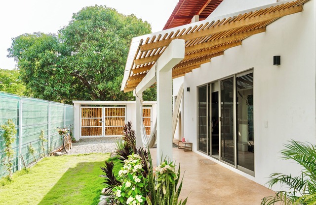 Beautiful 1 bedroom house with swimming pool near the beach and surf spot