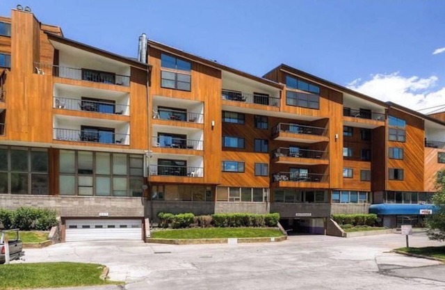 Beautiful 1BR, 1BA Vail Condo - Full Kitchen, Fireplace, Balcony plus much more!