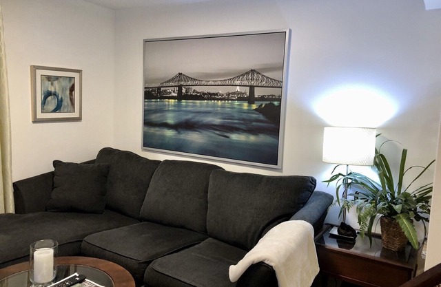 Beautiful 2 Bedroom Lower Level Apt in Roncesvalles/High Park