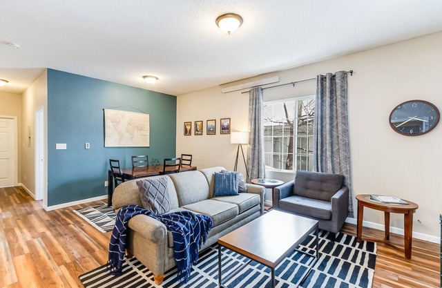 Beautiful 2-Bedroom Park View