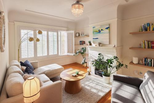 Beautiful 2-Bedroom Home 7 Minutes to Moscone Center Booked During Dreamforce Sun-Drenched Garden & Free Parking