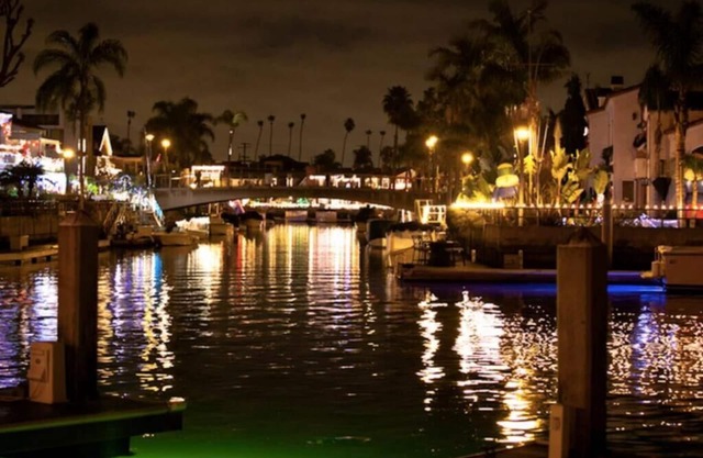 Beautiful 2 Story Right by the Canals & Ocean View Belmont Shore With Spa