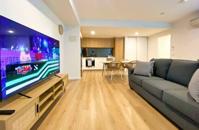 Beautiful 2BR CBD Townhouse with Pool-Gym-BBQ