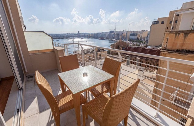Beautiful 2BR just off the promenade with seaviews