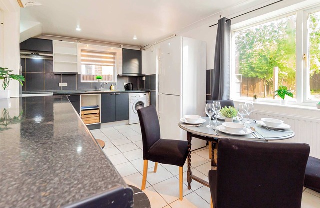 Beautiful 3 Bedroom Home with Parking & Garden