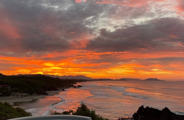 Beautiful 3 bedroom house with 180 degree view of the ocean and whale watching