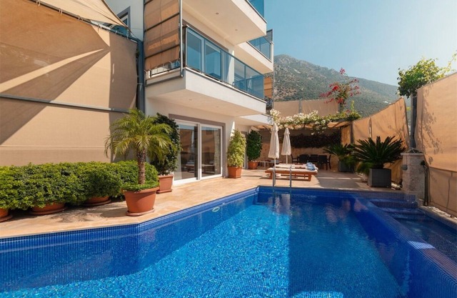 Beautiful 3 Bedroom Villa, Private Pool and Sea Views