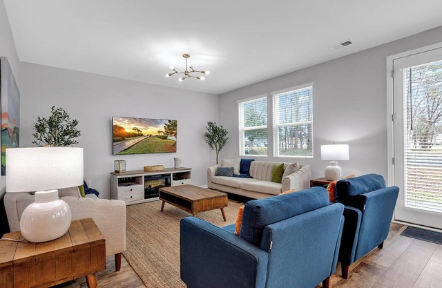 Beautiful 4BR Modern Kitchen, Fire Pit, Close to Golf & Attractions