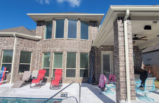 Beautiful 5 + bedroom house near Galveston with game/media room, pool & hot tub