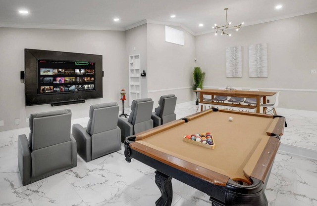 Beautiful 5 bedroom & cinema in carrollton!!!.