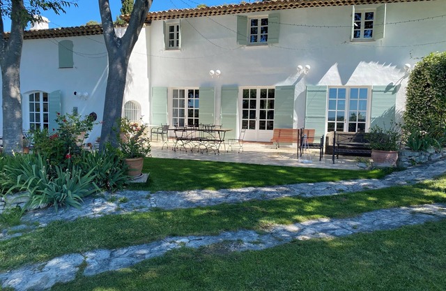 Beautiful 6 bedroom villa in a quiet pool near Aix en Provence exceptional site