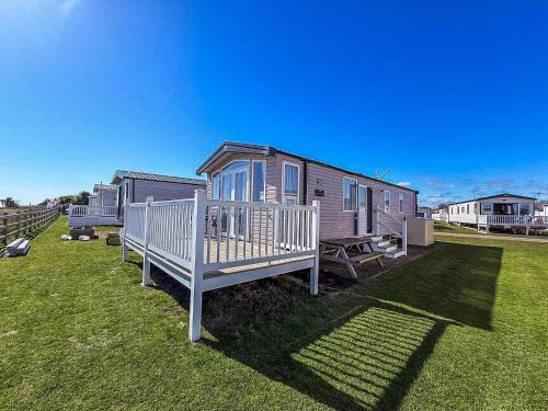 Beautiful 6 Berth Caravan With Full Sea Views For Hire In Suffolk Ref 68004Cr