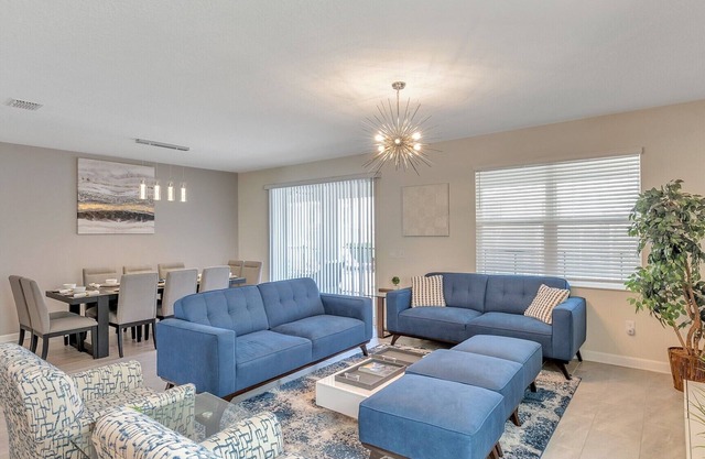 Beautiful 9Bed Pool Home with Game Room-1233CHD