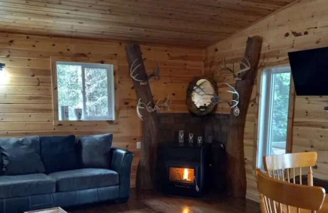 Beautiful All Equiped Eagle Lake View Cottage