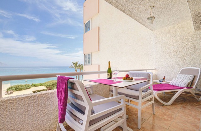 Beautiful and cheerful apartment with communal pool in Altea, Costa Blanca, Spain for 3 persons