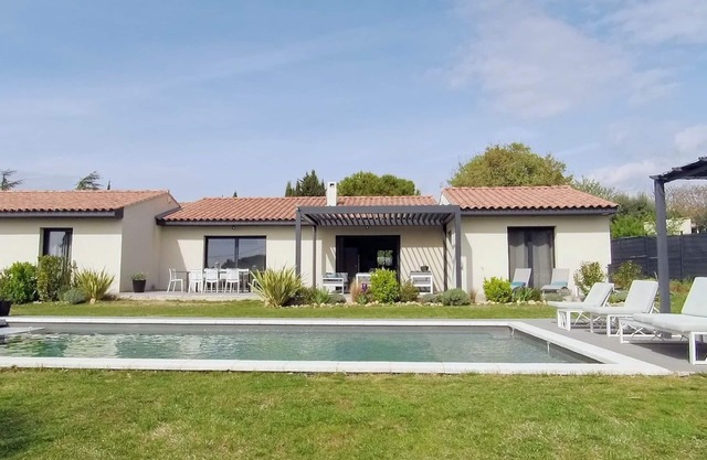 Beautiful and modern Villa with Pool and automated Pergola, Aix en Provence