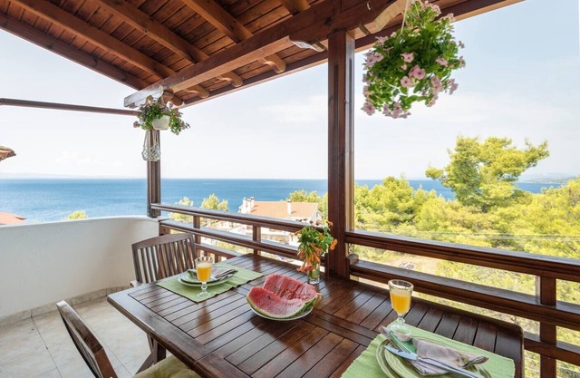 Beautiful and Modern Apartment in Neos Marmaras