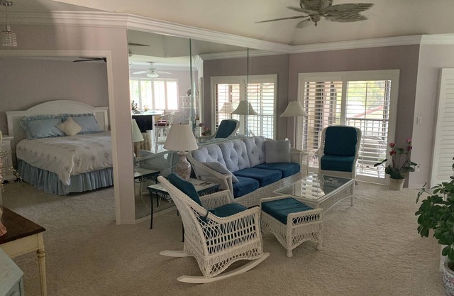 Beautiful and Spacious Coach Home