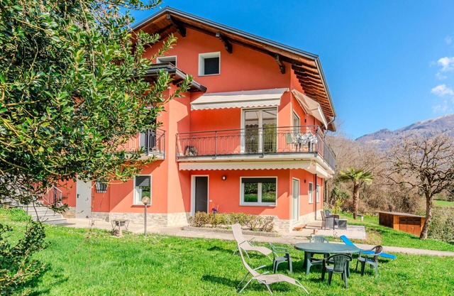 Beautiful apartment for 6 guests with WIFI, TV and patio