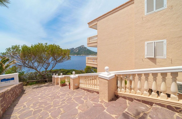 Beautiful apartment for 4 people with A/C, pool, WIFI, TV and balcony