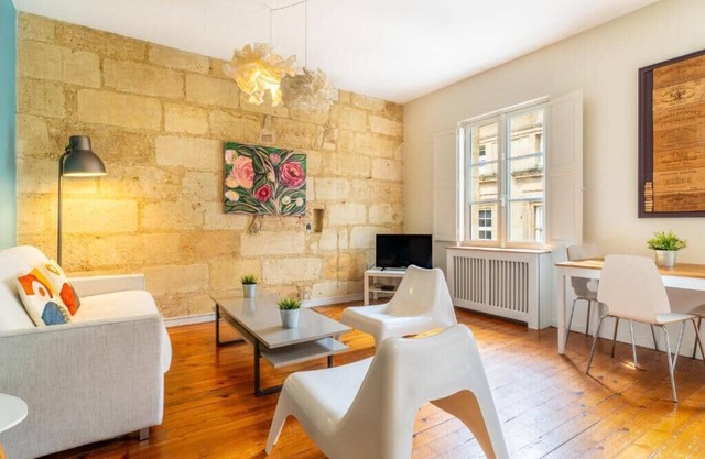 Beautiful apartment for 4 heart historic district, near rue St-Catherine