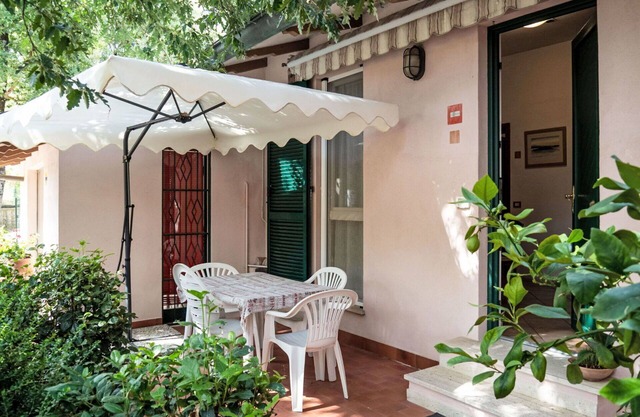 Beautiful apartment for 4 guests with WIFI, pool, A/C, TV, patio and pets allowed