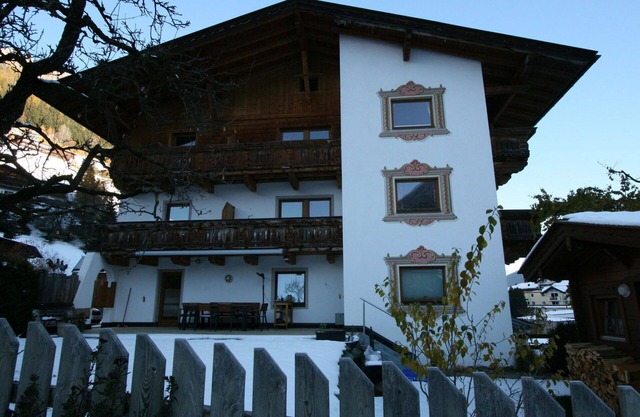 Beautiful apartment for 7 guests with WIFI, TV and balcony