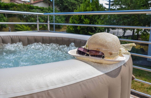 Beautiful apartment for 5 guests with A/C, hot tub, WIFI, TV and terrace