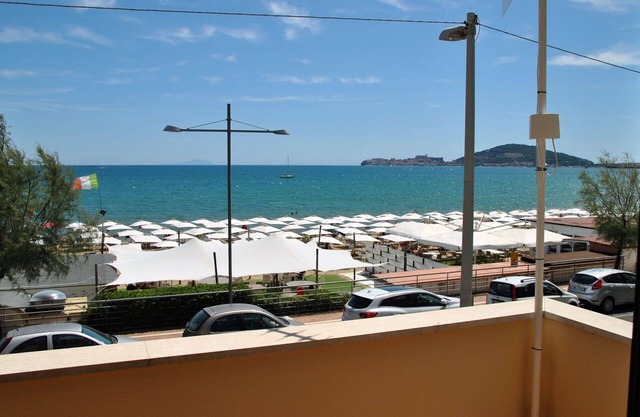 Beautiful apartment for 6 guests with A/C, TV, balcony and pets allowed