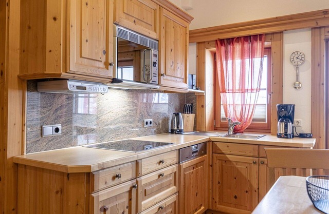 Beautiful apartment for 7 people with WIFI, hot tub, TV, balcony and parking