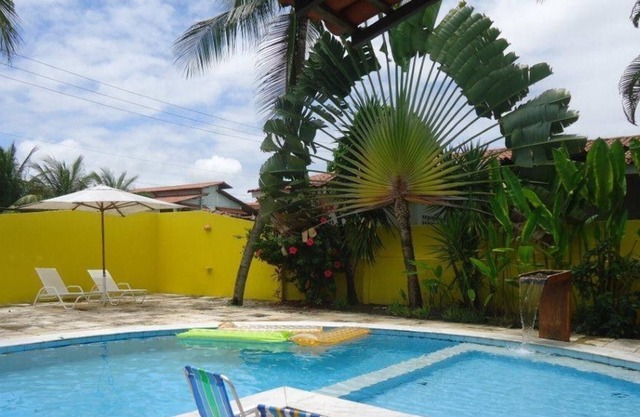 Beautiful beach house in Barra with huge pool, barbecue, large garden.