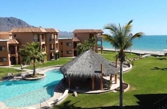 Beautiful Beach side Condo at Bahia Delfin