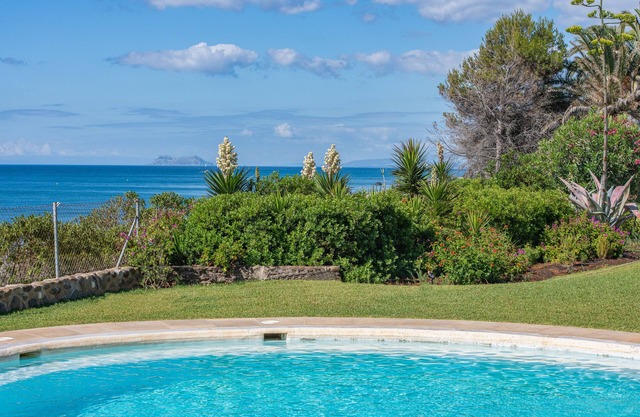 Beautiful Beach Villa on the "New Golden Mile" in Estepona- book 5 to 8 bedrooms