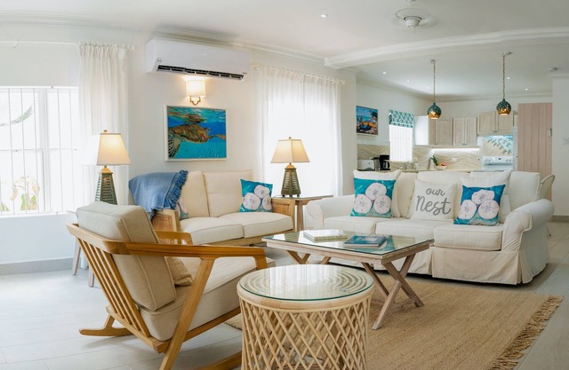 Beautiful Beachfront Apartment: Turtles Nest B