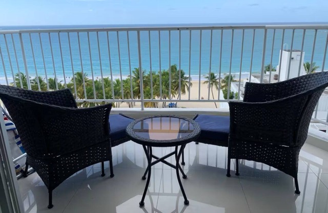 Beautiful beachfront escape to paradise 1-bedroom condo in Isla Verde