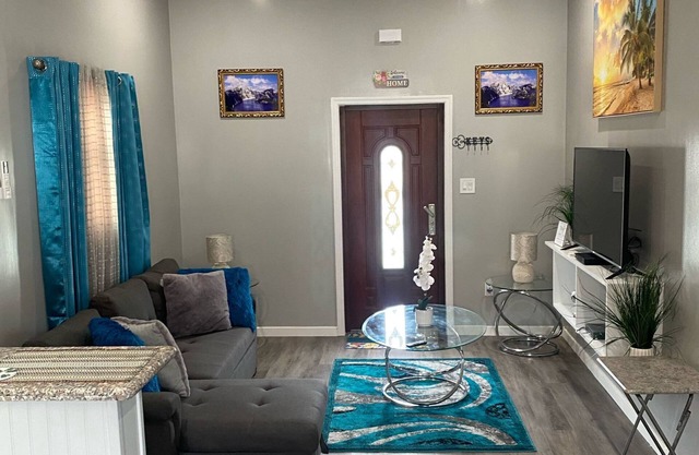 Beautiful 1BR cottage in North Palmetto Point w/A/C, Wi-Fi, washer & dryer