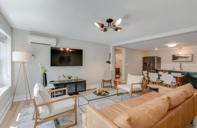 Beautiful Bungalow-Historic Franklin Quadplex