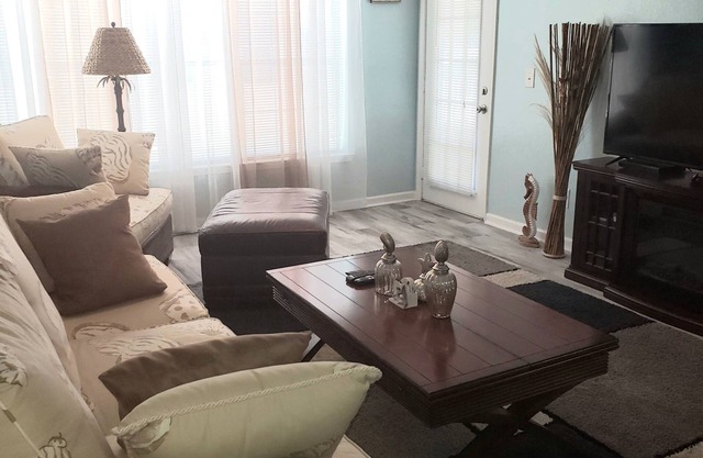 Beautiful Clean and Spacious 3 bd 2 bth located .8 miles from the beach