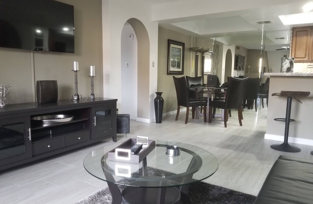 Beautiful & Clean North Phoenix Pointe Tapatio Condominium. No cleaning fees.