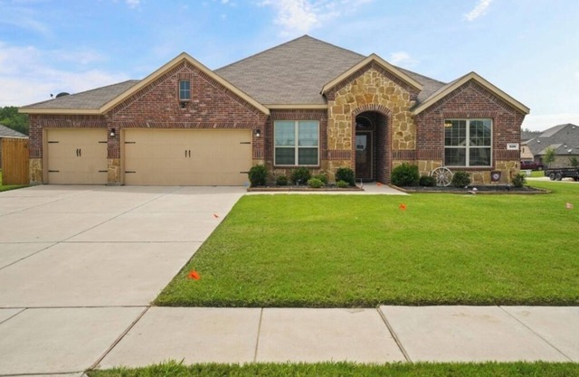 Beautiful Comfy Home With Enough Room for the Whole Family