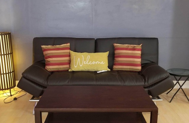 Beautiful condo walking distance to the beach, stores, restaurants