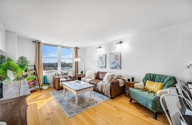 🌟BEAUTIFUL CONDO close to Beach - Renovated 2Bed/2Bath WIFI pool Prkg🌟