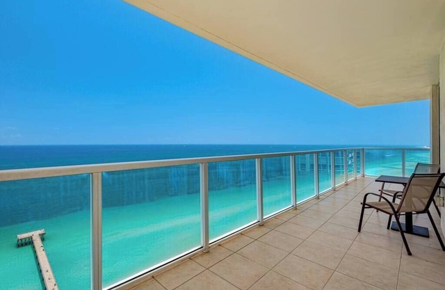Beautiful Corner Unit, Direct Ocean Views. Amazing Location & Very Walkable.
