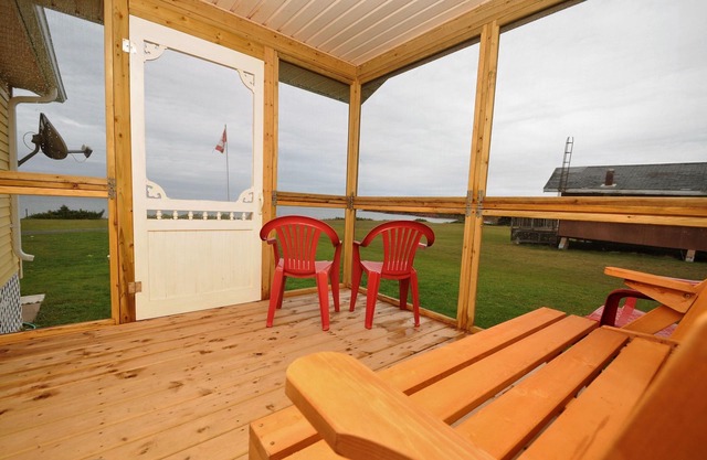 Beautiful cottage on tranquil beach in Prince Edward Island