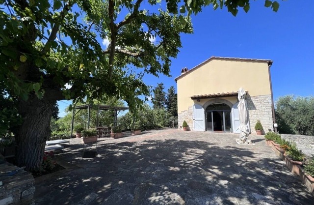 Beautiful country house on Tuscan hill, breathtaking views, near Florence.
