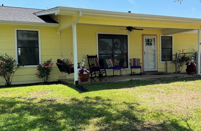 Beautiful country views minutes from Weatherford, Fort Worth and wedding venues