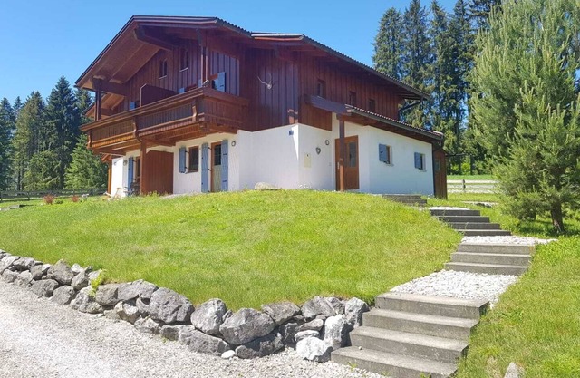Beautiful, cozy and comfortable vacation home on Lake Lechsee right on the edge of the forest
