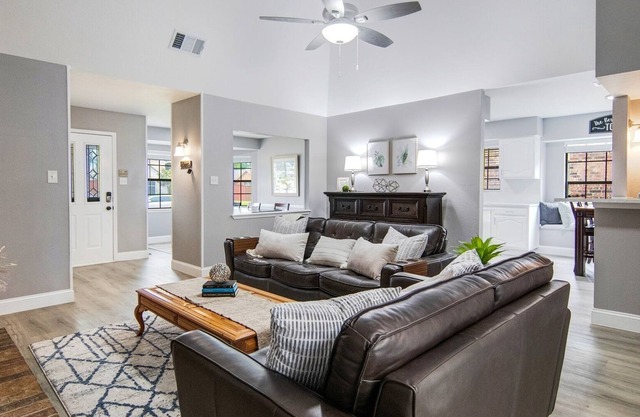 Beautiful cozy home, close to hospital & highways